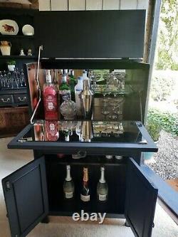 A Stunning Hand Painted Vintage Jaycee Cocktail/Drinks Cabinet/Bar