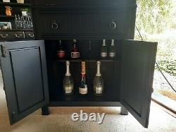 A Stunning Hand Painted Vintage Jaycee Cocktail/Drinks Cabinet/Bar