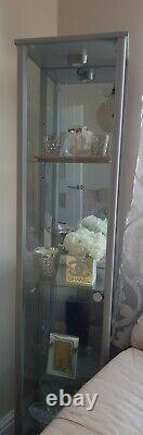 Display cabinet with glass doors