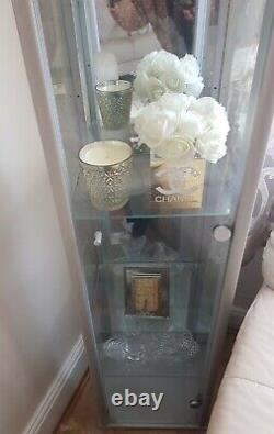 Display cabinet with glass doors