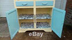Distinctive 1950s retro kitchen cabinet