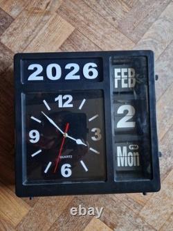 Quartz Flip Clock Calendar Black White Retro Time/date/day Rare fully working