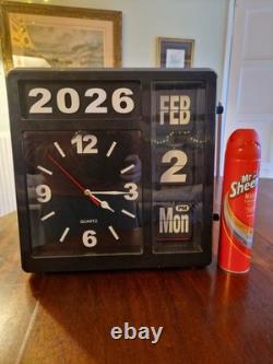 Quartz Flip Clock Calendar Black White Retro Time/date/day Rare fully working