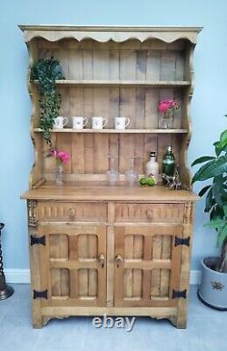 Solid Oak 2 Door Welsh Dresser Wooden Vintage Display cabinet Kitchen Storage