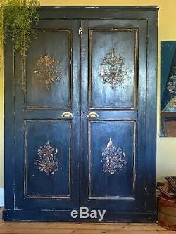 Vintage French painted pine kitchen cupboard/larder with inlaid design