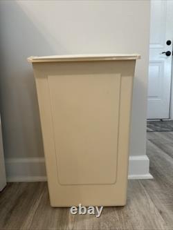 Vintage Rubbermaid Dixie Cup Trash Can 13 Gallon 2395 Retro Kitchen 1980s