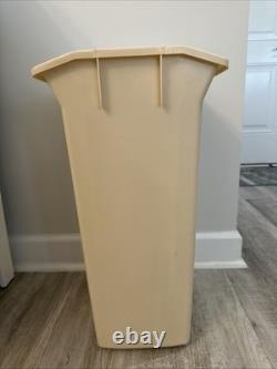 Vintage Rubbermaid Dixie Cup Trash Can 13 Gallon 2395 Retro Kitchen 1980s