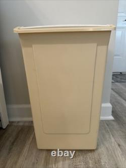Vintage Rubbermaid Dixie Cup Trash Can 13 Gallon 2395 Retro Kitchen 1980s