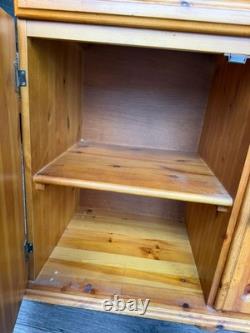 Vintage Solid Pine Kitchen Welsh Dresser Leadlight Glass Doors & Storage