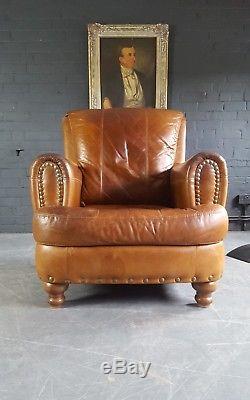 806. Fauteuil Chesterfield Vintage Club Leather Tan Courier Disponible
