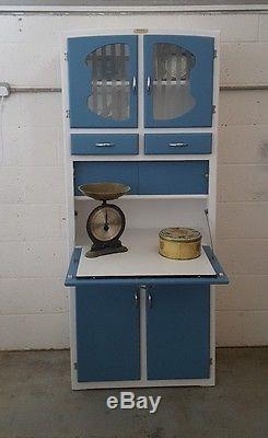 A Vintage Retro Kitchen Larder / Cabinet Années 1950