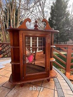 Armoire à curiosités vintage en bois avec 3 étagères, porte en verre, pieds, pour poser sur une table ou accrocher au mur.