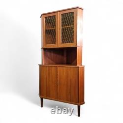 Armoire d'angle haute en teck danois vintage rétro du milieu du siècle
