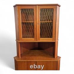 Armoire d'angle haute en teck danois vintage rétro du milieu du siècle