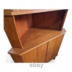 Armoire d'angle haute en teck danois vintage rétro du milieu du siècle