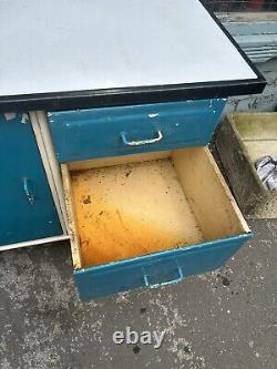 Armoire de cuisine en métal rétro industriel vintage avec dessus en émail