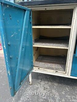 Armoire de cuisine en métal rétro industriel vintage avec dessus en émail