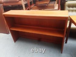 Armoire de cuisine étroite en bois de milieu de siècle rétro vintage avec étagères de bibliothèque