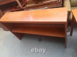 Armoire de cuisine étroite en bois de milieu de siècle rétro vintage avec étagères de bibliothèque