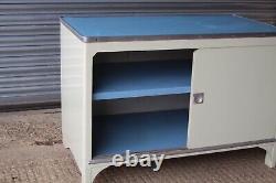 Armoire de cuisine rétro vintage des années 50-60 de style Mid Century