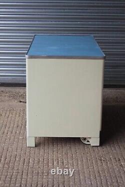 Armoire de cuisine rétro vintage des années 50-60 de style Mid Century