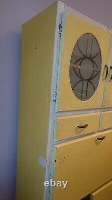 Armoire de cuisine/vestiaire vintage de milieu de siècle, fenêtres de style ArtDec. Besoin de soins attentionnés.