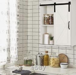 Armoire de salle de bain murale en bois de ferme Rustown avec porte de grange coulissante blanche