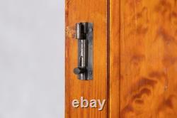 Armoire haute en pin de pitch vintage de 1910 avec plusieurs étagères de rangement