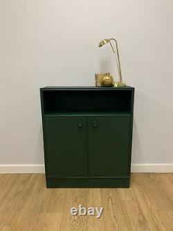 Armoire peinte en vert vintage