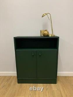 Armoire peinte en vert vintage