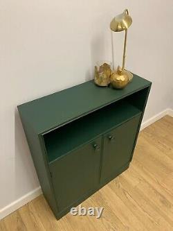 Armoire peinte en vert vintage