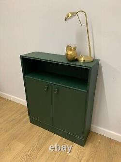 Armoire peinte en vert vintage