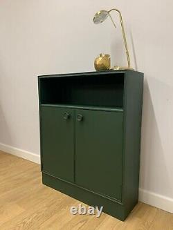 Armoire peinte en vert vintage