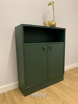 Armoire peinte en vert vintage