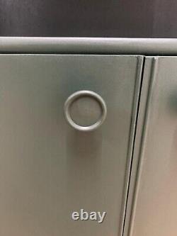 Armoire peinte en vert vintage