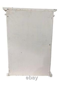 Armoire vintage en bois blanc cassé avec curiosités, 2 étagères, porte en verre et dessus de comptoir 18.75T