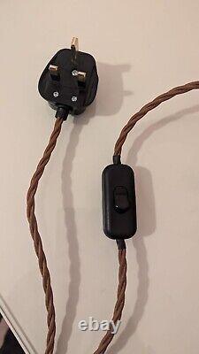 Base de lampe en grès vintage lourd, convertie en lampe de table. Abat-jour inclus.