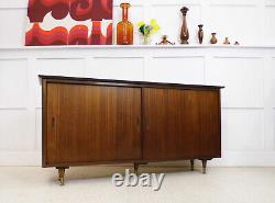 Bibliothèque à quatre portes coulissantes en acajou vintage des années 1960, mobilier de l'ancien showroom Renault