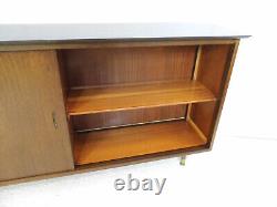 Bibliothèque à quatre portes coulissantes en acajou vintage des années 1960, mobilier de l'ancien showroom Renault