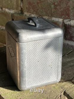 Bocal en aluminium vintage brutaliste français Moulux Chicoree, pas un moulin à café