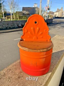 Boîte à sel en émail orange vintage française, accroche murale pour cave, rangement de cuisine