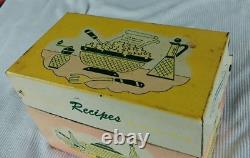 Boîte de recettes vintage des années 1950 rose rétro atomique de milieu de siècle pour la décoration de la cuisine