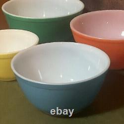 Bols de mélange emboîtables Pyrex couleurs primaires vintage 4 pièces cuisine rétro années 50