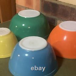 Bols de mélange emboîtables Pyrex couleurs primaires vintage 4 pièces cuisine rétro années 50