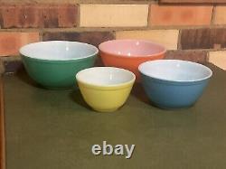 Bols de mélange emboîtables Pyrex couleurs primaires vintage 4 pièces cuisine rétro années 50