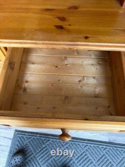 Buffet de cuisine en pin massif vintage avec portes en verre leadlight et espace de rangement