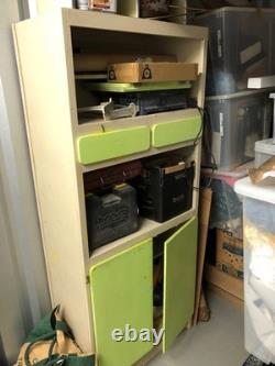 Buffet de cuisine vintage des années 1950 avec portes et tiroirs