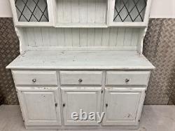 Buffet de cuisine vintage français vert menthe pâle en pin, style campagne, vieilli