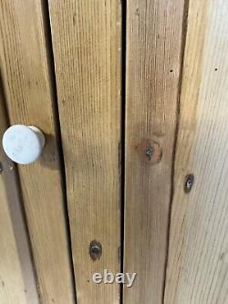 Buffet de garde-manger en pin de style vintage farmhouse