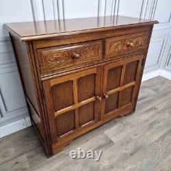 Buffet en bois ancien de style jacobéen avec commode latérale et placard de cour